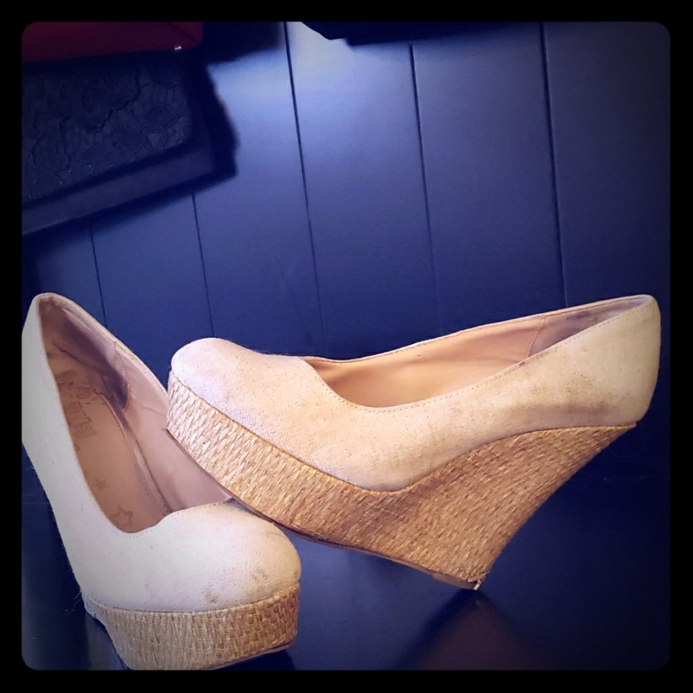 Canvas and Strae Wedges